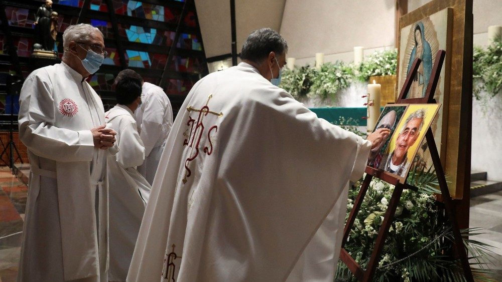 Lamenta el Papa asesinato de dos Jesuitas en México