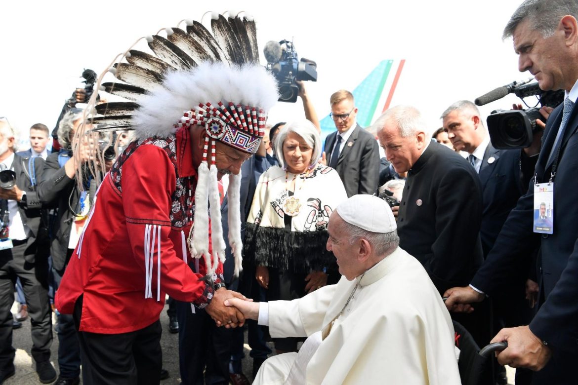 Ángelus en vuelo del Papa a Canadá; los abuelos, nuestra historia￼