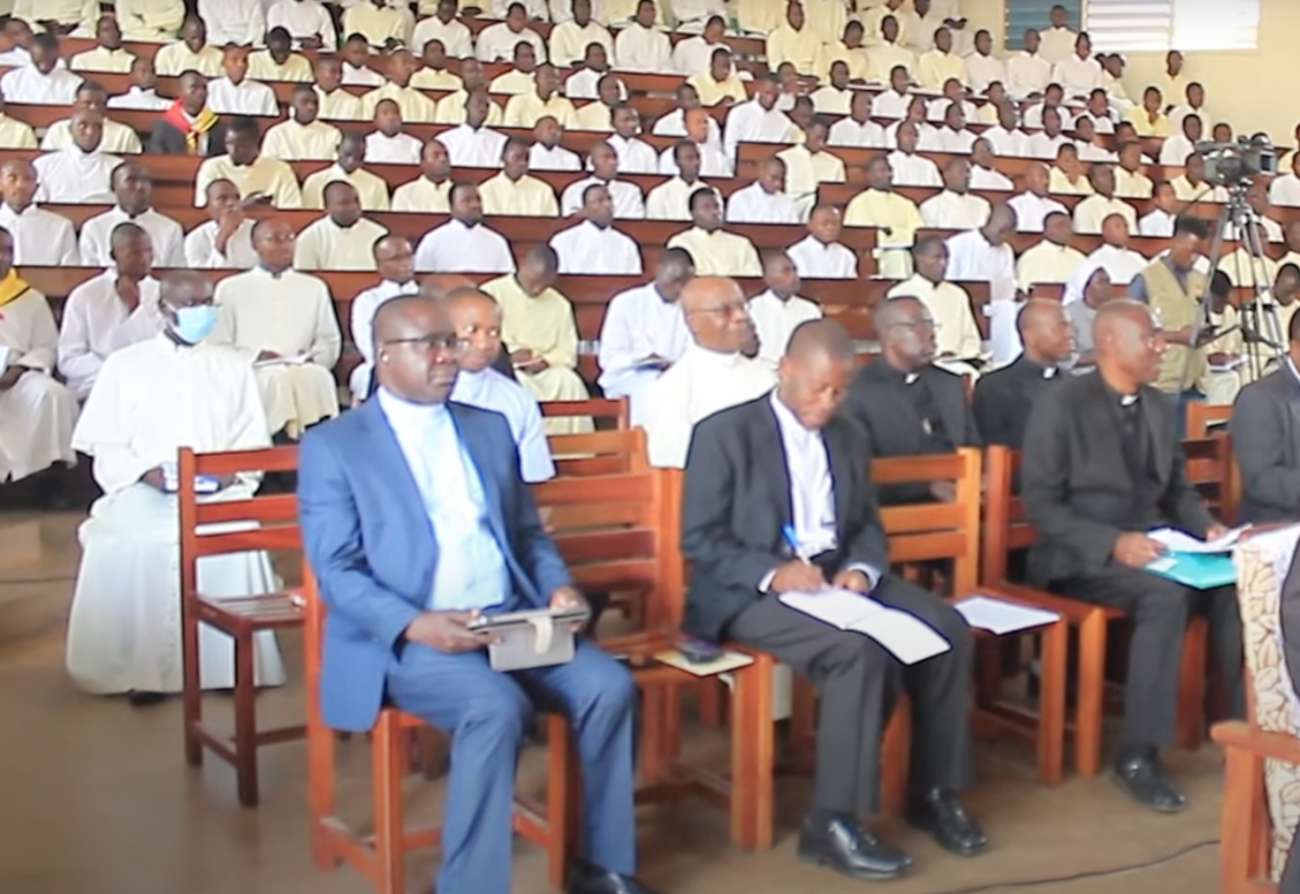 Dos mil sacerdotes ordenados: los frutos de un seminario en Uganda