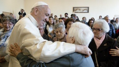 El Papa reza con los abuelos y ancianos del mundo