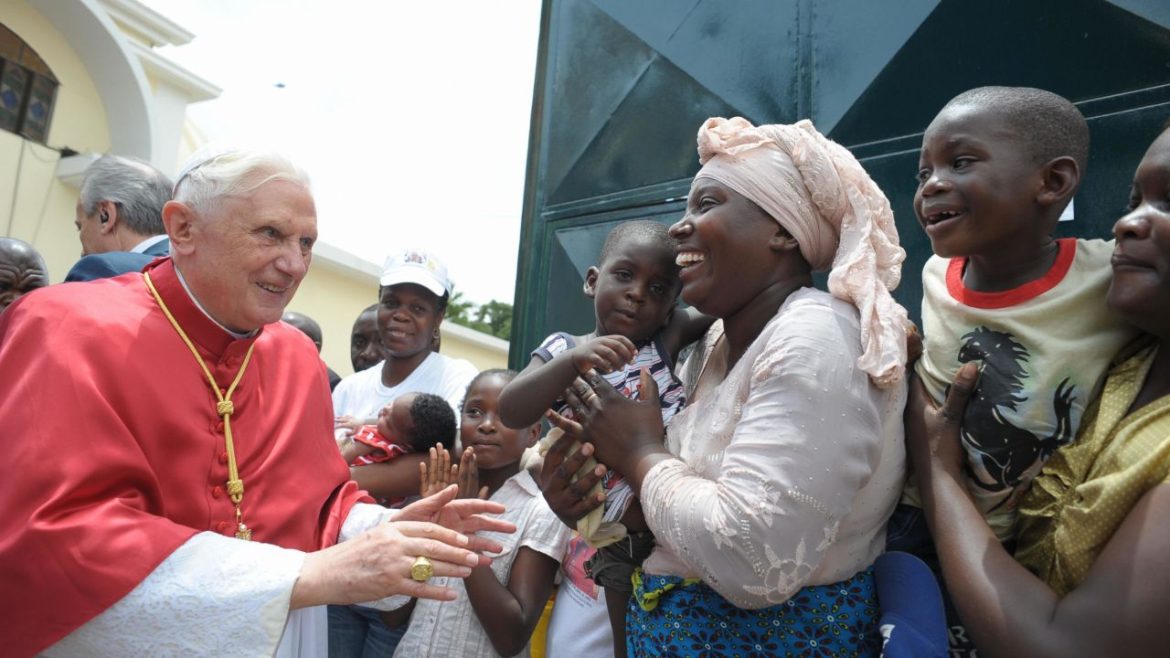La noticia del fallecimiento de Benedicto XVI llega a Sudán del Sur￼