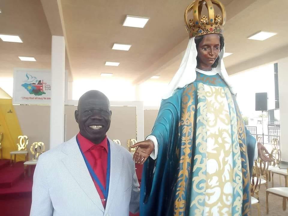 Asesinan al artista que diseñó la estatua para misa del papa Francisco en Juba