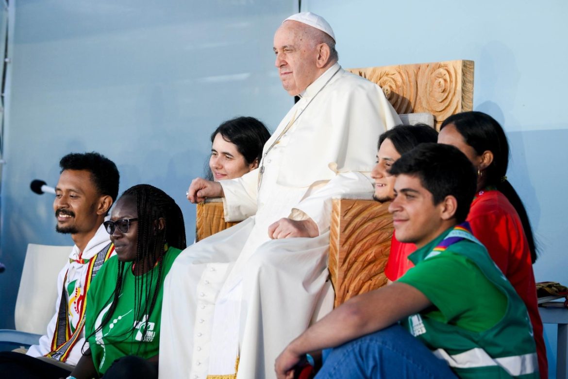 El Papa a representantes de caridad: «el amor real es ese en el que se ensucian las manos»