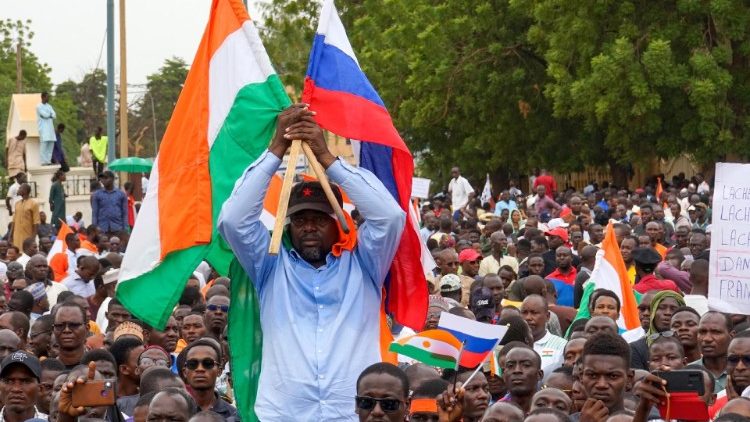 Níger: No a las armas para instaurar la democracia