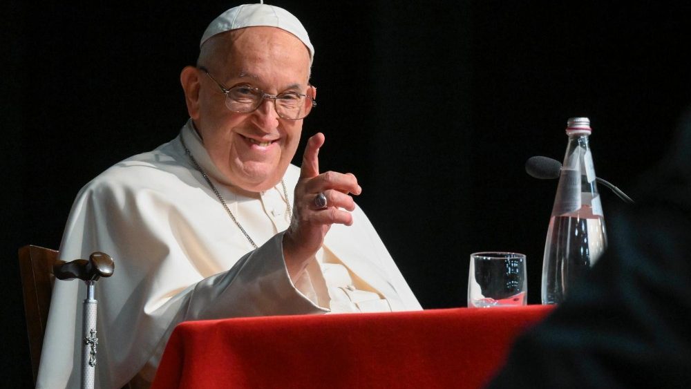 El Papa reitera a los sacerdotes la importancia de acoger a todos