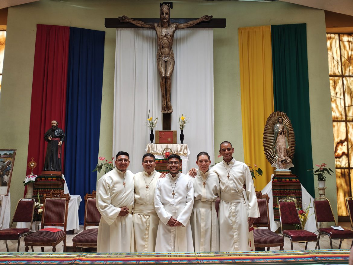 Profesión religiosa en el noviciado de América