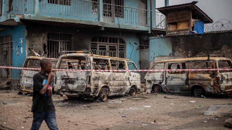 Dolor de León XIV por la masacre en la iglesia en Komanda en RDC