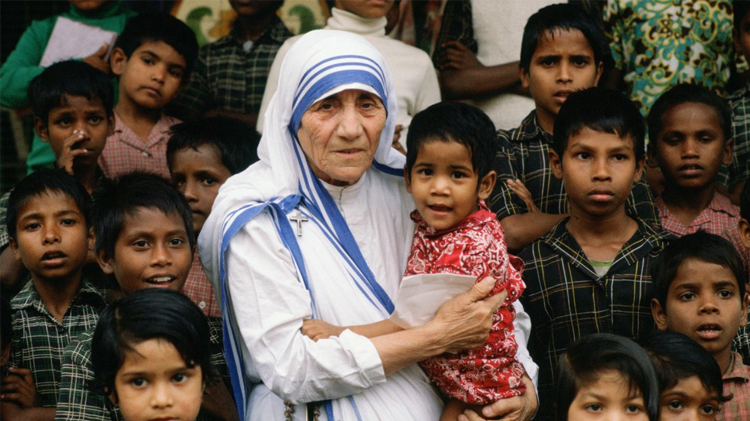Día Internacional de la Caridad: Compromiso con los pobres en memoria de Madre Teresa
