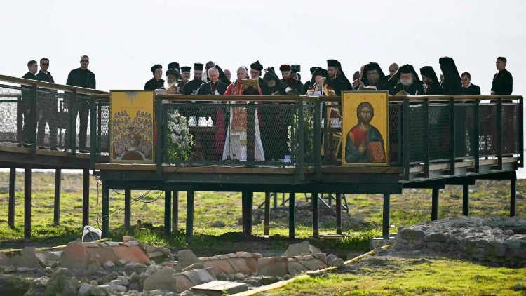 El viaje y la oración de León XIV entre las heridas de la Iglesia y del mundo