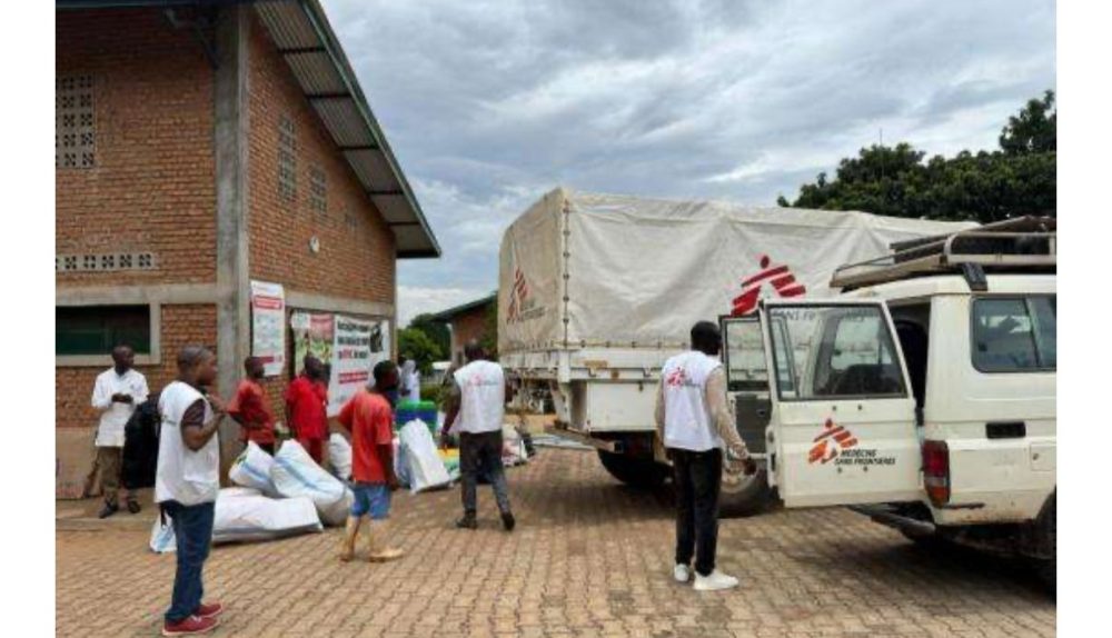 Equipos de Médicos Sin Fronteras (MSF) de la Unidad de Respuesta a Emergencias de Kivu Sur respondiendo a las necesidades de la población de Kamanyola, una ciudad que ha estado junto a la línea del frente y se ha visto afectada por el conflicto.