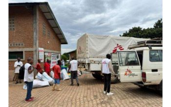 Equipos de Médicos Sin Fronteras (MSF) de la Unidad de Respuesta a Emergencias de Kivu Sur respondiendo a las necesidades de la población de Kamanyola, una ciudad que ha estado junto a la línea del frente y se ha visto afectada por el conflicto.