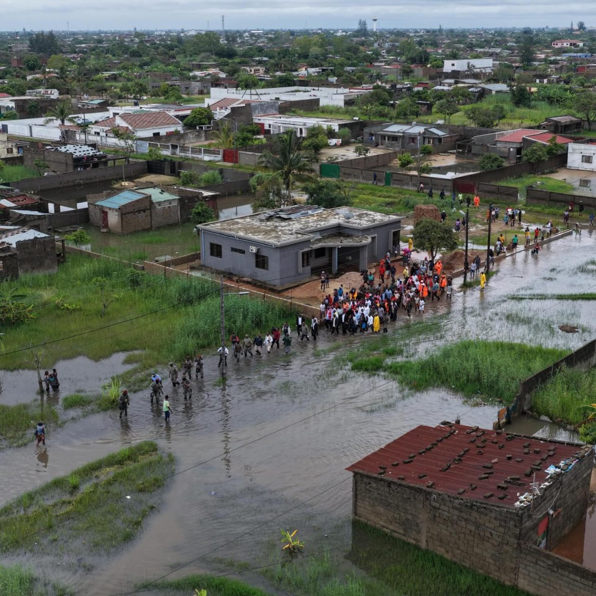 Al menos 400 mil personas afectadas por inundaciones en Mozambique