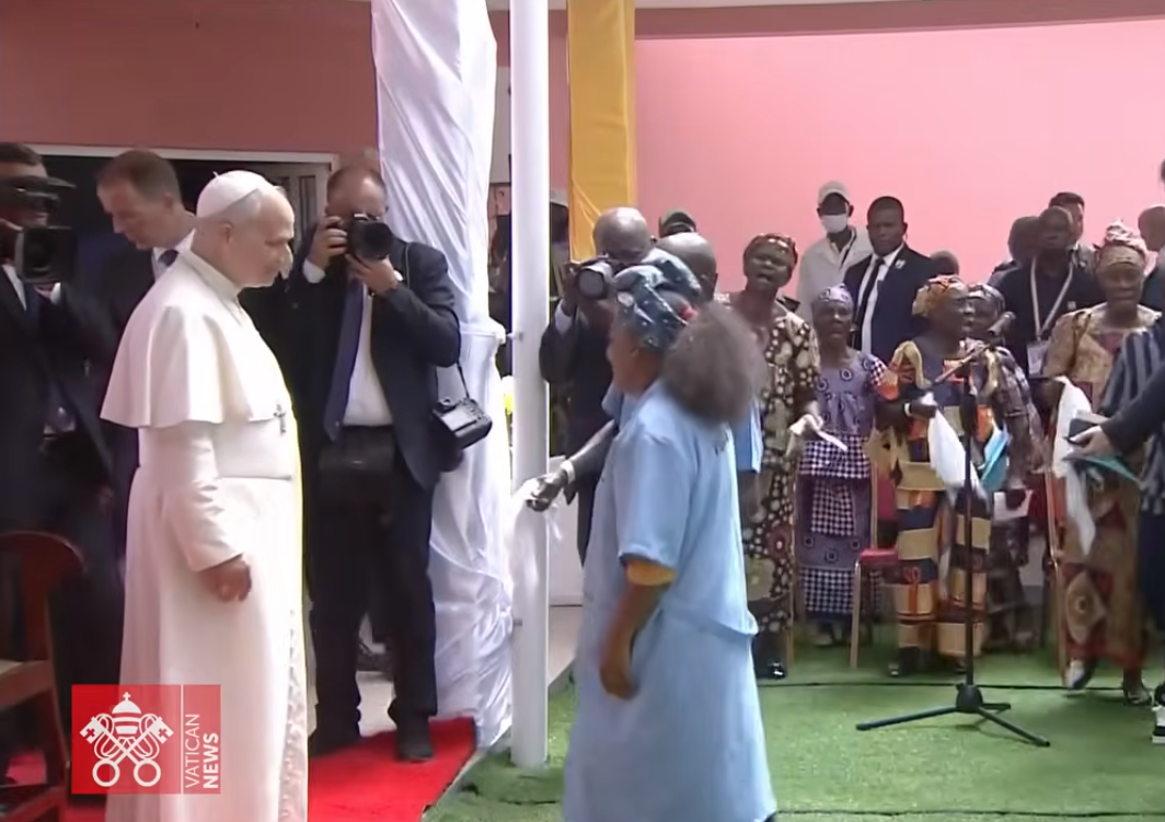 El Papa en África: «Escuchen a las personas mayores, custodian la sabiduría de un pueblo»