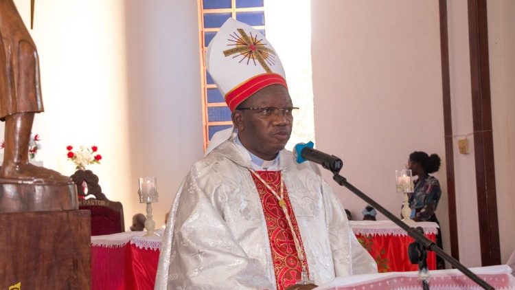 Mozambique: yihadistas incendian una iglesia; conmoción en Pemba