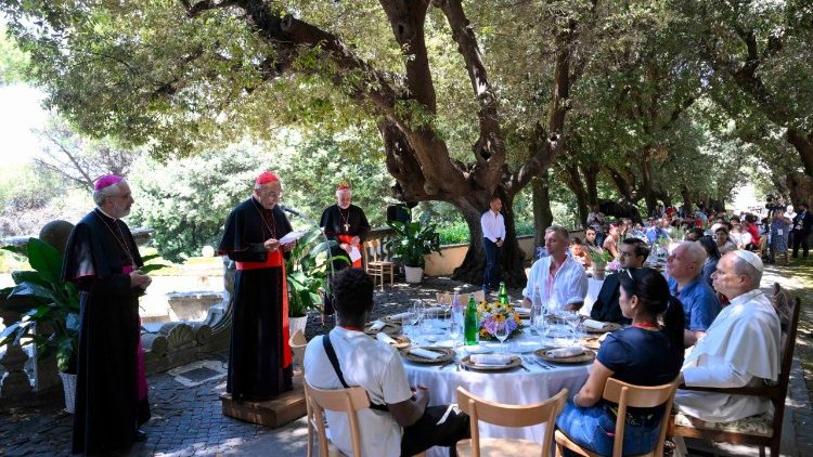 «En la mesa con los más humildes se revela el rostro del Evangelio»
