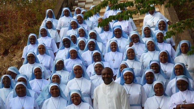 Tanzania: las religiosas evangelizan a través de la televisión y las redes sociales